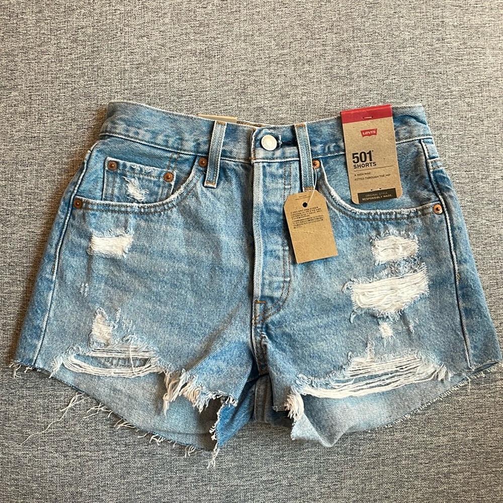 NWT 501 shorts size 24